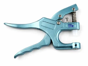 Compact handheld clothes button press machine