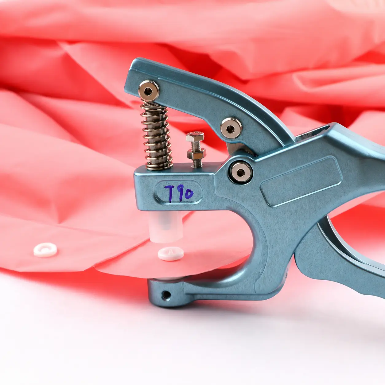 Compact handheld clothes button press machine